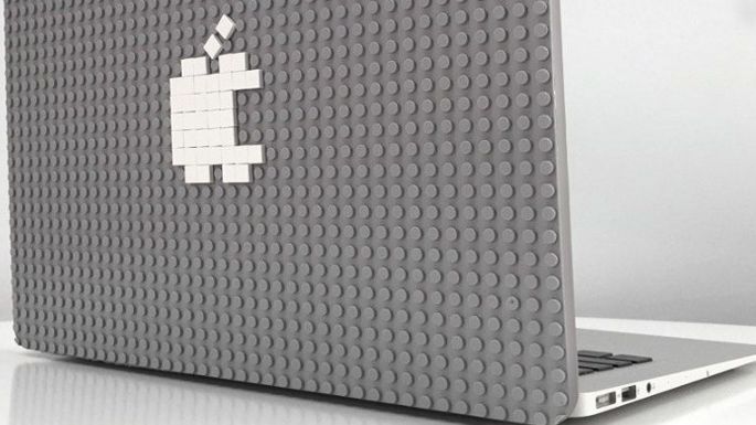 Conocé la funda para personalizar tu notebook con piezas de LEGO