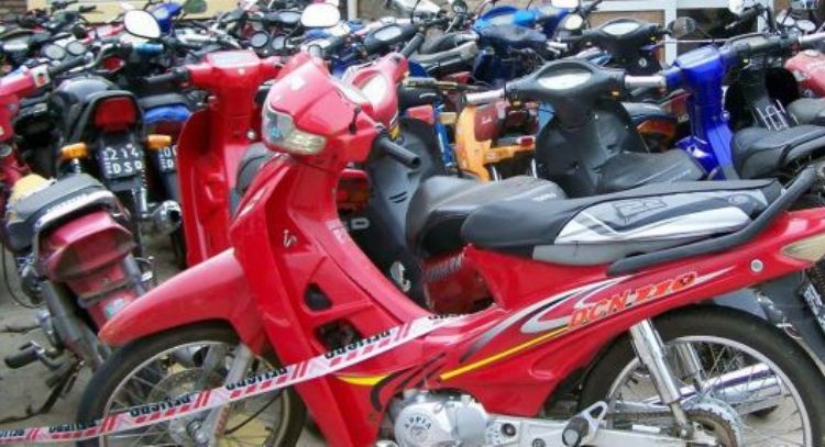 Lobería anuncia que compactará 11 coches y 44 motos  secuestradas si sus dueños no las reclaman