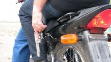 Identificaron a un “motochorro” que golpeó a una jubilada en la avenida 74: Se encuentra prófugo