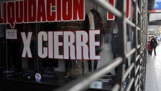 Las ventas minoristas siguen derrumbadas y los comerciantes esperan que Milei cumpla y baje los impuestos