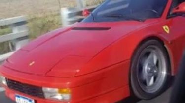 Video: Se filmaban pasando a una Ferrari en una ruta de Santa Fe y volcaron