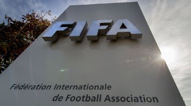 La FIFA limitará el poder y las comisiones de representantes de futbolistas