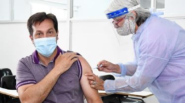 El intendente Rojas se aplicó la vacuna contra el Covid-19