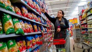 Para intentar bajar la inflación, el Gobierno analiza crear una Empresa Nacional de Alimentos