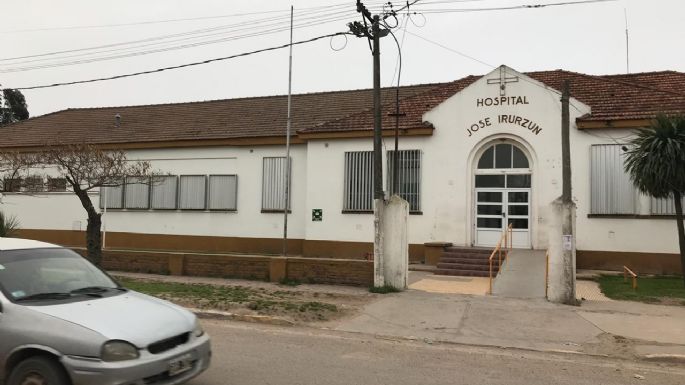 “Motochorros” con armas de fuego le robaron un celular a un joven afuera del hospital Irurzun