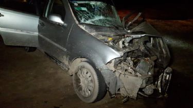 Choque en la Ruta 88: Un auto quedó destrozado y sus ocupantes sufrieron heridas graves