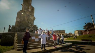 Trabajadores de la Salud reclamaron al pie del monumento a la Gesta de Malvinas