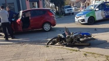 Accidente en 44 y 63: Una motociclista y su hija de 8 años hospitalizados