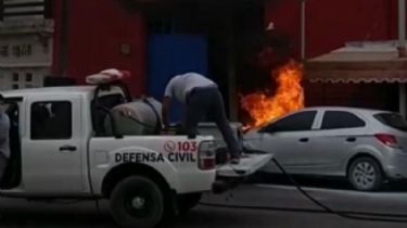 Video: La camioneta recuperada de Defensa Civil debutó en el incendio de un auto