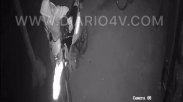 Video: Robaron una moto oficial dentro del predio de Tránsito y nadie dijo nada