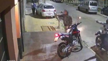 Video: Un subcomisario de la Policía de Capital Federal fue asesinado por ladrones que le robaron la moto