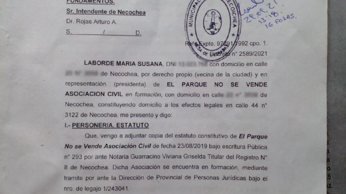 Villa Díaz Vélez justificó la apropiación de terrenos del Parque para las canchas del concejal tenista