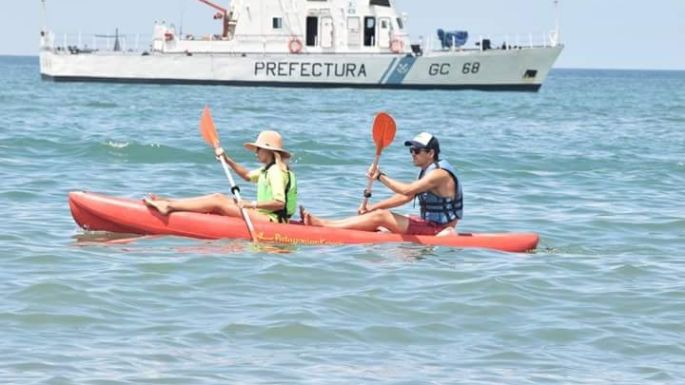 Prefectura Naval prohibió el acercamiento de embarcaciones a las ballenas que pasan por Necochea