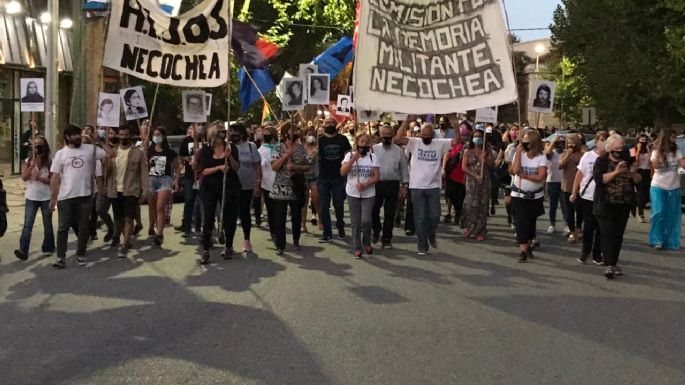 24 de Marzo en Necochea: Un escrache de 1000 personas para el represor Bicarelli