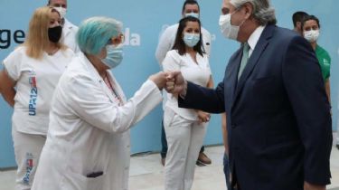 Tras la polémica del “relajamiento” de los trabajadores de la Salud, Fernández anunció un bono extra de 6.500 para el sector