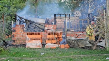 Tandil: Incendio destruyó una vivienda y hay tres personas internadas