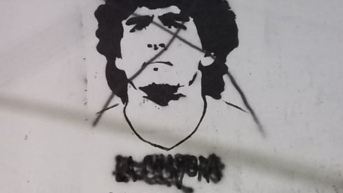 "Militares ya": Vandalizaron murales de La Cámpora y el local del PJ