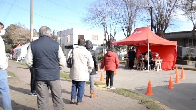 Murieron tres pacientes por Covid-19 y los casos activos casi llegan a 2.000