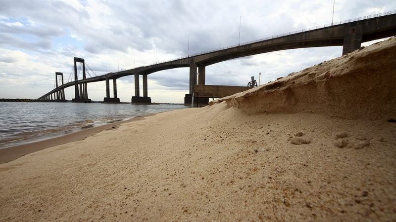 Bajante del Río Paraná: Los barcos salen con 30% menos de carga