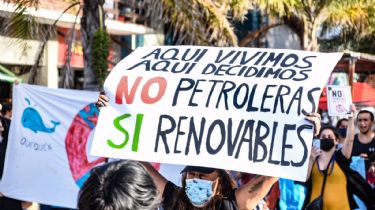 Nueva manifestación por un mar libre de petroleras en la plaza Dardo Rocha