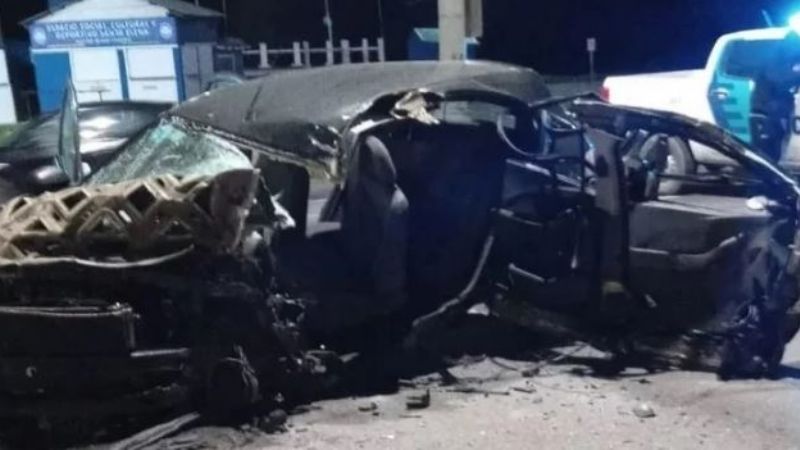 Accidente fatal en la Ruta 11: Un hombre murió al chocar contra un semáforo