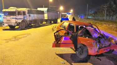 Un loberense terminó herido tras chocar su auto contra un camión en Quequén