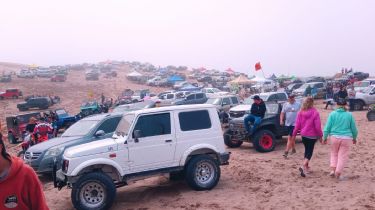 Travesía 4x4 solidaria: Más de 450 vehículos participaron de la caravana a Médano Blanco