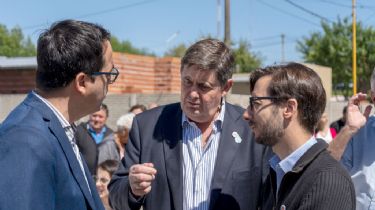 San Cayetano: Gargaglione y el ministro Simone entregaron 11 viviendas