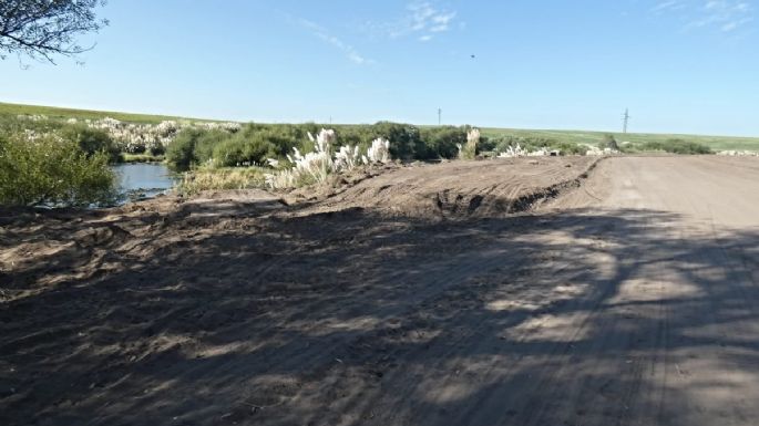 Videos: Destruyeron 8 hectáreas de la ribera del río Quequén en el camino a Las Cascadas