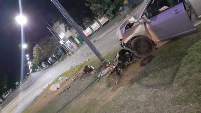 Al borde de la tragedia: Conducía con coma etílico y chocó violentamente contra una columna de la avenida 59