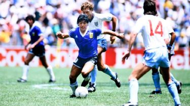 Subasta: La camiseta del gol del siglo de Diego Maradona sale a la venta por más de US$5 millones