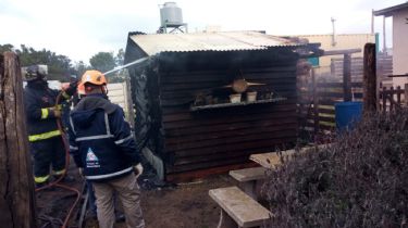 Se incendió una cabaña en Quequén: Pérdidas totales