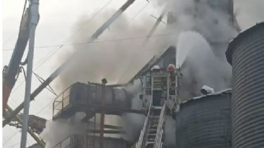 Bomberos de Balcarce combatieron las llamas de un incendio durante 10 horas en una planta cerealera