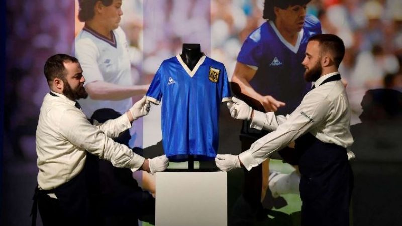 Cierra la subasta por la camiseta de Maradona con una única oferta millonaria