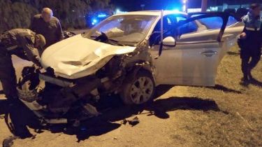 Ruta 3: Necochense destrozó su auto al chocar contra un camión y salió ileso