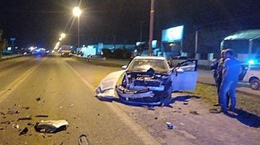 Ruta 3: Necochense destrozó su auto al chocar contra un camión y salió ileso