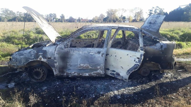 Robaron y quemaron un auto en Quequén