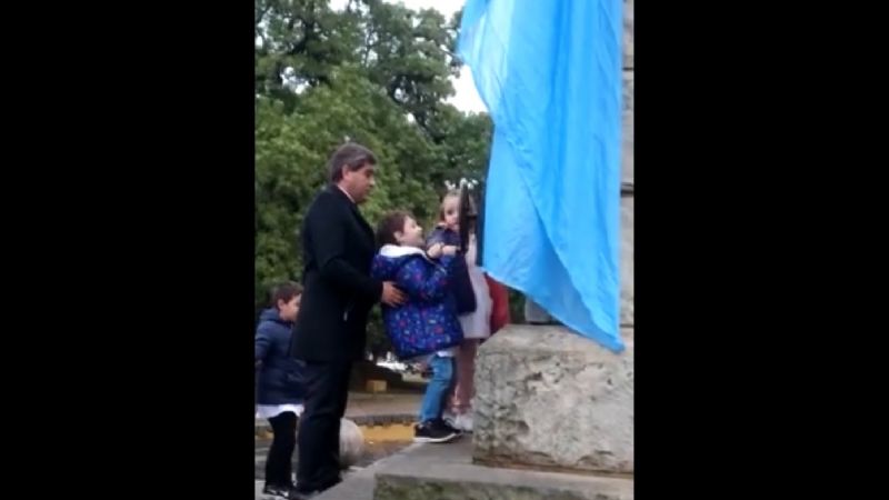Video: Así conmemoró Lobería el Día de la Bandera