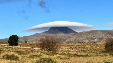 La curiosa nube que cubrió al cerro Tres Picos en Tornquist