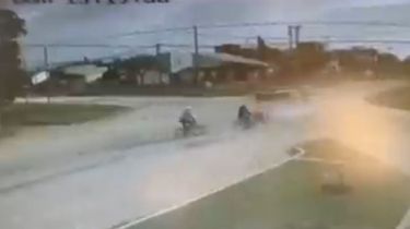 Video: Motociclista embistió brutalmente a ciclistas y huyó en Mar del Plata