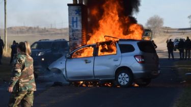Choque y explosión en Olavarría: Dos personas murieron incineradas dentro de un automóvil