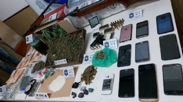 Megaoperativo antidrogas en San Cayetano: Cocaína, marihuana, dinero y 5 detenidos