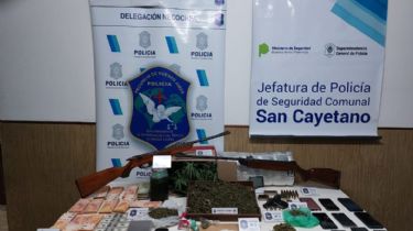 Megaoperativo antidrogas en San Cayetano: Cocaína, marihuana, dinero y 5 detenidos
