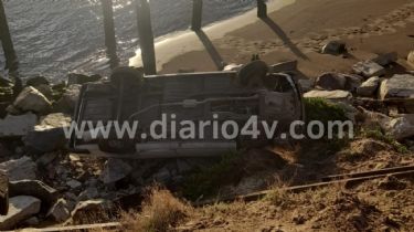 Puerto Quequén: Un auto se pasó de largo y casi termina en el río