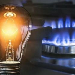 El Gobierno frena los aumentos de tarifas de luz y gas y anuncia nuevos impuestos a los combustibles