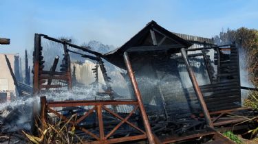 Cuatro dotaciones de bomberos acudieron a un incendio en Quequén