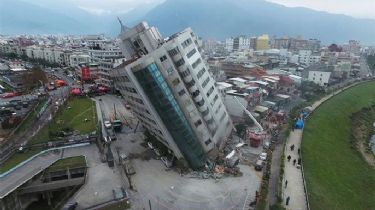 Destrozos y heridos: Los impactantes videos del fuerte sismo de Taiwán
