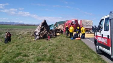 Un transportista murió en un impresionante choque entre dos camiones