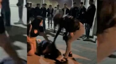 Video: Una joven fue salvajemente golpeada a la salida de un boliche de Balcarce