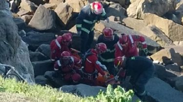 Mar del Plata: Rescataron a un hombre que cayó 10 metros por los acantilados y lo puede contar